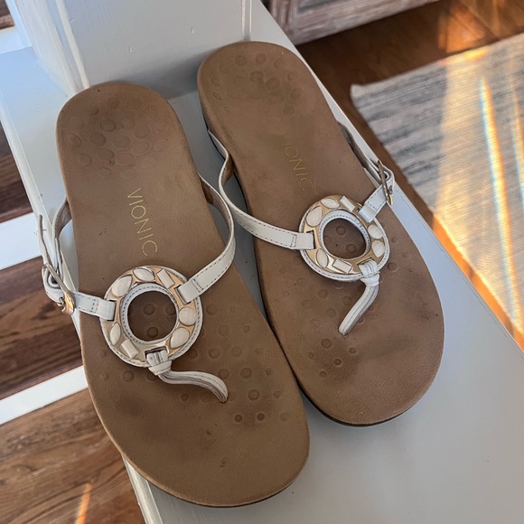Vionic Karina Womens Orthaheel Strap Thong Leather Sandal Size 9 White - Picture 1 of 5
